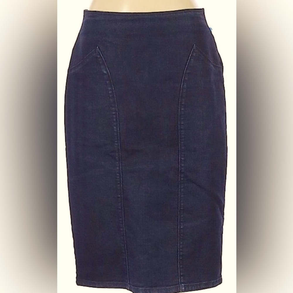Lafayette 148 New York Dark Wash
Denim Pencil Skirt Seam Detail Size 8